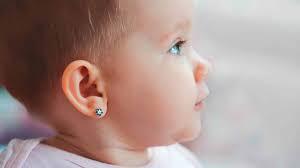 O cuidado com o primeiro brinco é de extrema importância, especialmente quando se trata de bebês e crianças, pois envolve a saúde e o bem-estar no processo de cicatrização do furo na orelha.